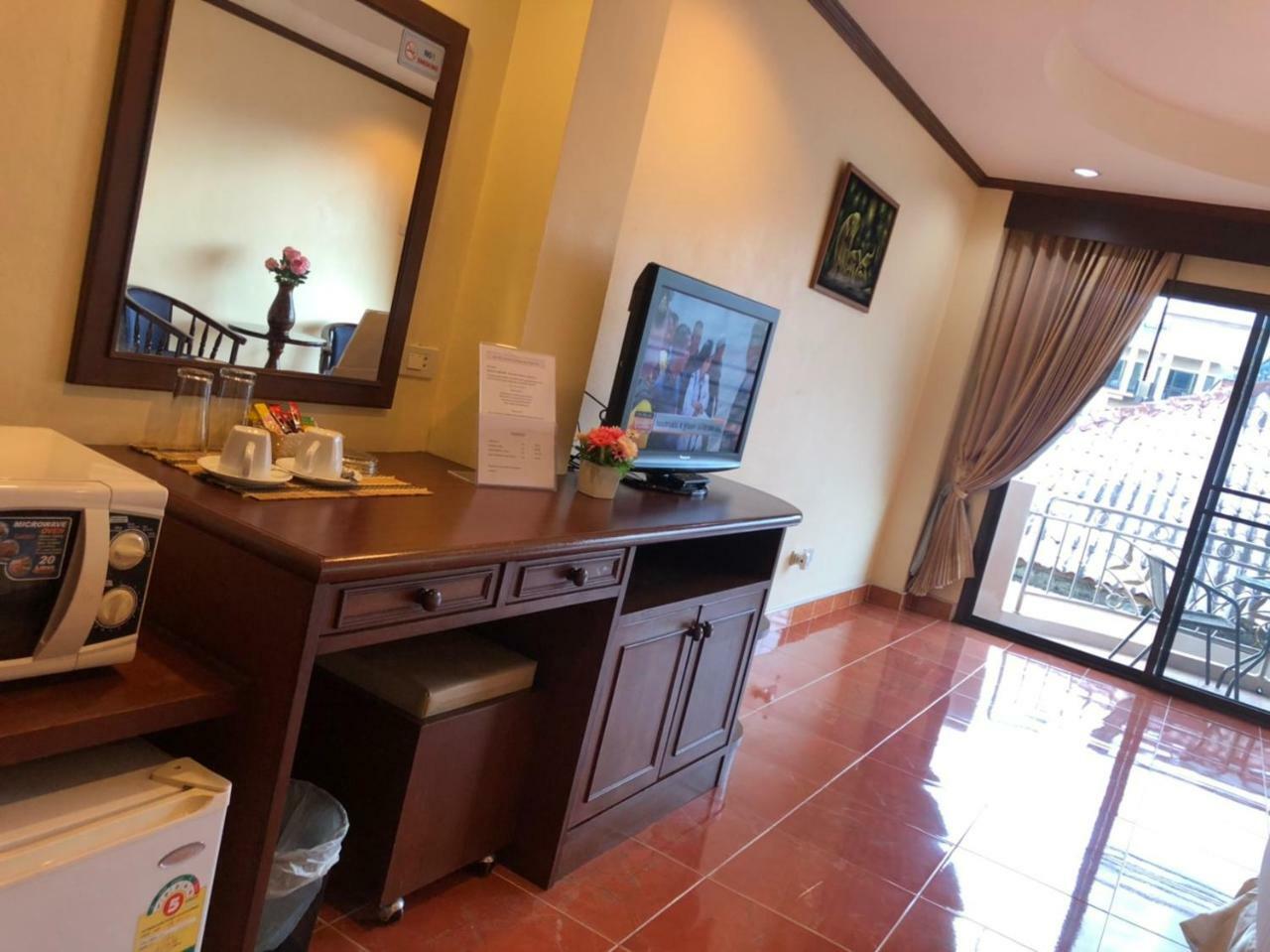 Ban Tyrol Hotel Patong ภายนอก รูปภาพ